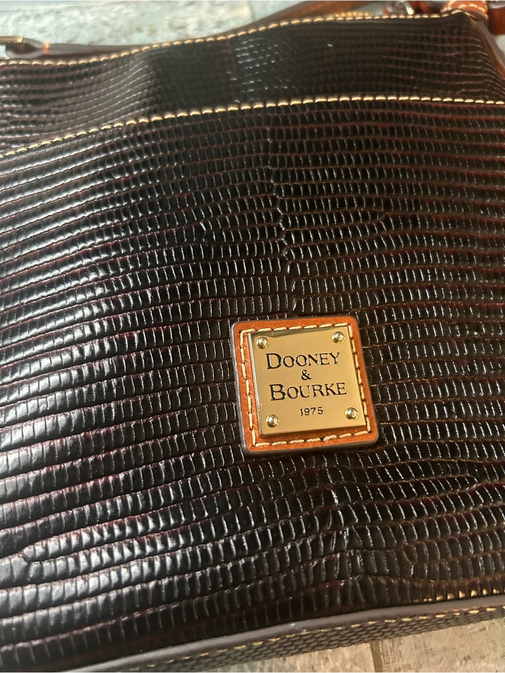 Dooney & Bourke Brown Lizard-Embossed Crossbody with Tan Trim - Picture 2 of 9